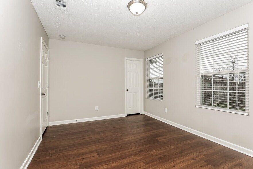 Building Photo - 726 Elderberry Way