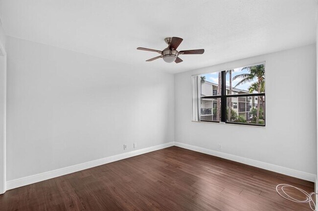 Building Photo - 706 Executive Center Dr
