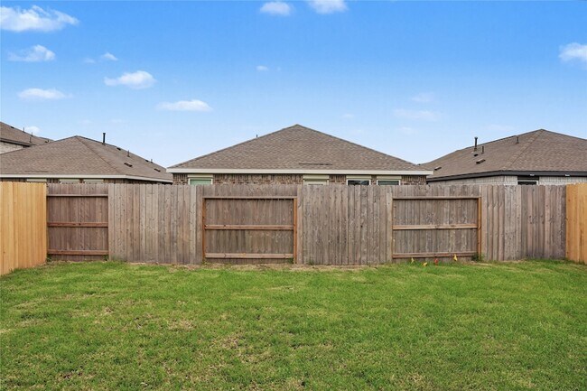 Building Photo - 16819 Spotted Oak Dr