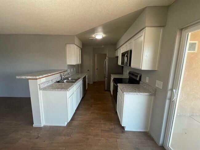 Building Photo - 3736 S Susannah Dr