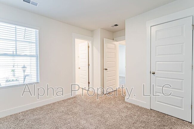 Building Photo - 47 Centimeters Dr