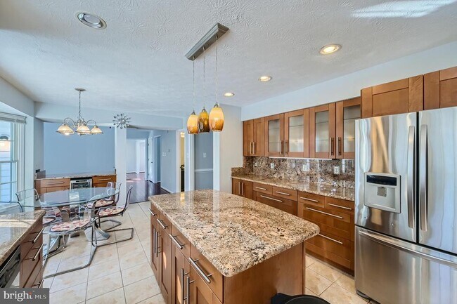 Building Photo - 8 Sapphire Hill Ct