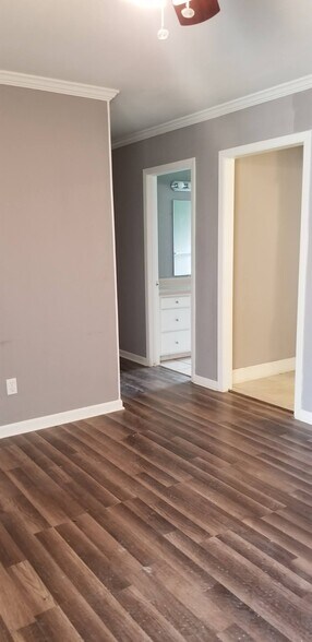 Building Photo - 2520 Melrose Ave