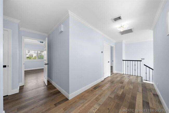 Building Photo - 5100 NE 30th Terrace