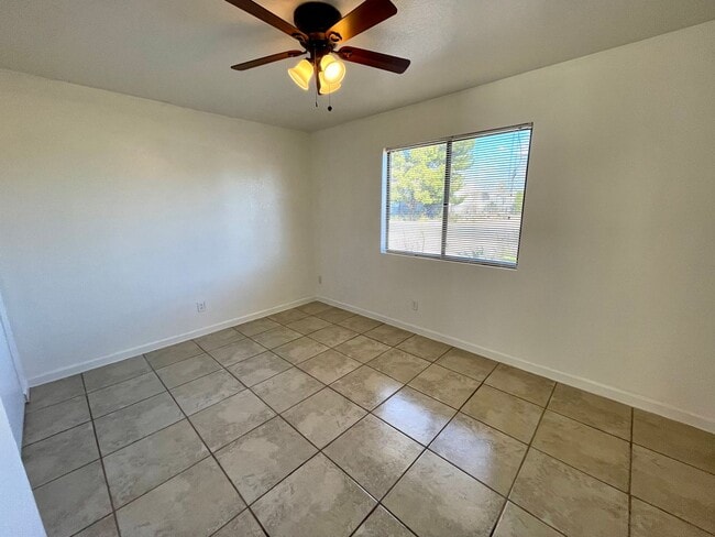 Building Photo - Nice 2 Bedroom Home with Large Yard and Ca...