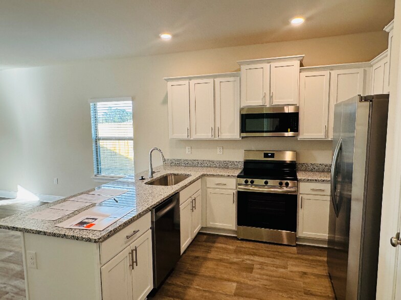 Building Photo - 13647 Logan Pl