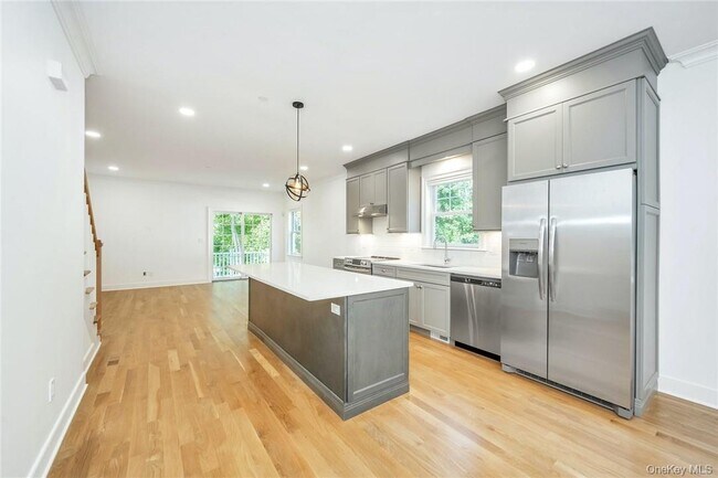 Building Photo - 233 Lincoln Ave