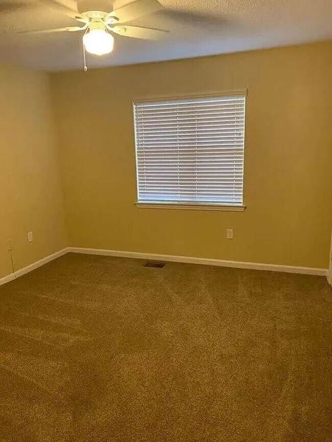 Building Photo - 2BR Condo Overlooking UGA Golf Course | On UGA Bus Line | Minutes to Campus