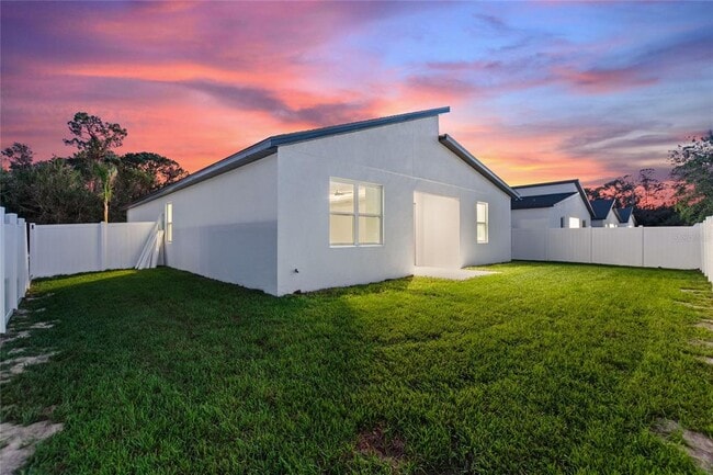 Building Photo - 330 Royal Palm Wy