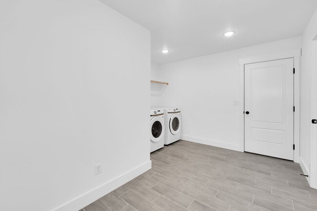 Building Photo - Brand New Home Waiting For you!