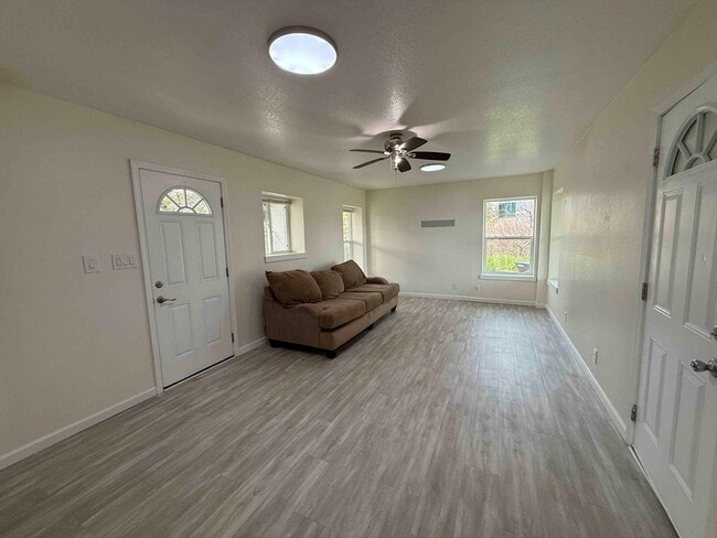 Building Photo - 2/3 Bedroom in Orangevale