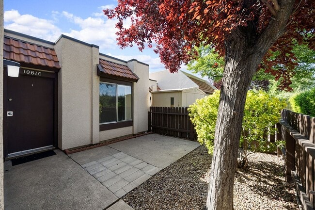 Primary Photo - Delightful 1bed/1bath Condo located in the...