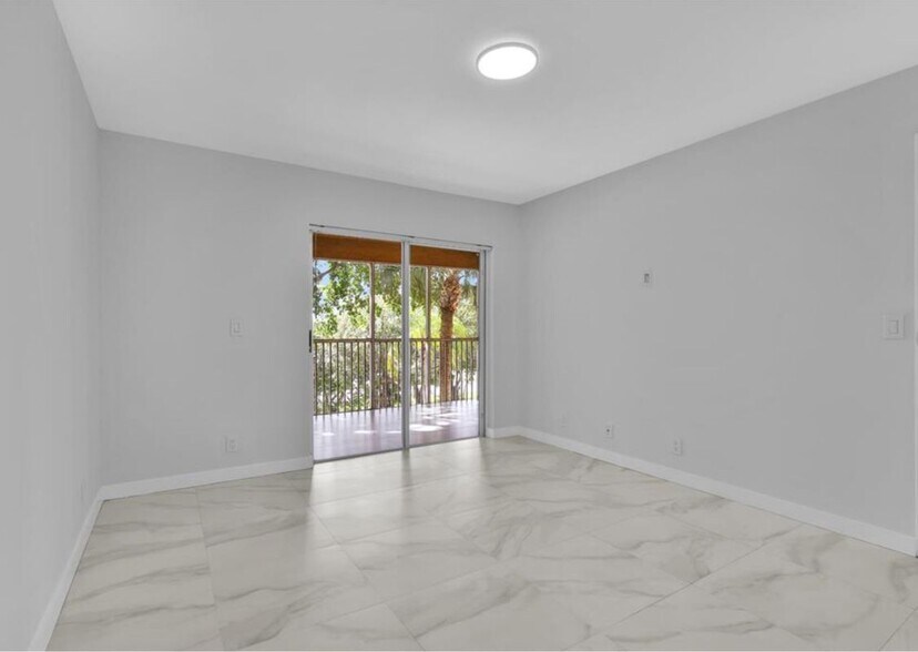 Building Photo - 3430 Pinewalk Dr N