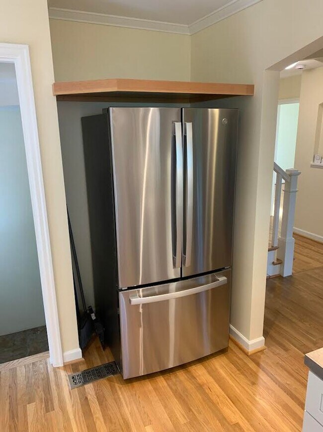 Building Photo - Impecable Remodel of Historic Eastmoreland Gem