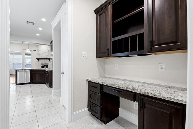 Building Photo - 2226 Falcon Brook Dr
