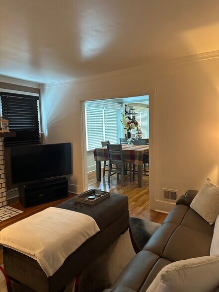 Building Photo - 3342 Bookman Ave