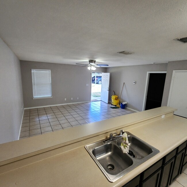 Building Photo - Deer Park Apartments - 1407