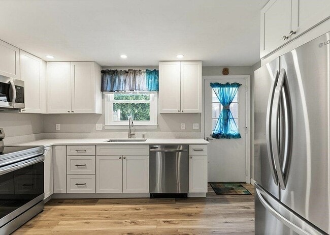 Building Photo - 11 Railroad Ave