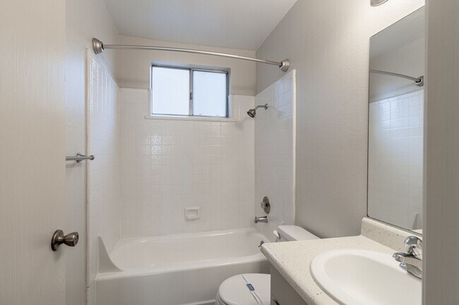 Building Photo - Live in the Heart of Midtown Sacramento!  ...