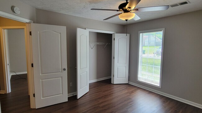 Building Photo - Laurel Creek Subdivision