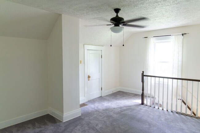 Building Photo - 6903 Cambridge Ave