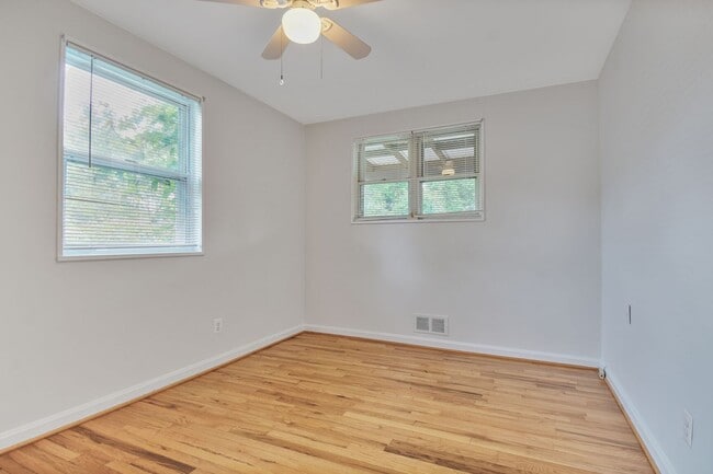 Building Photo - Charming Rambler - Close to Downtown Silve...