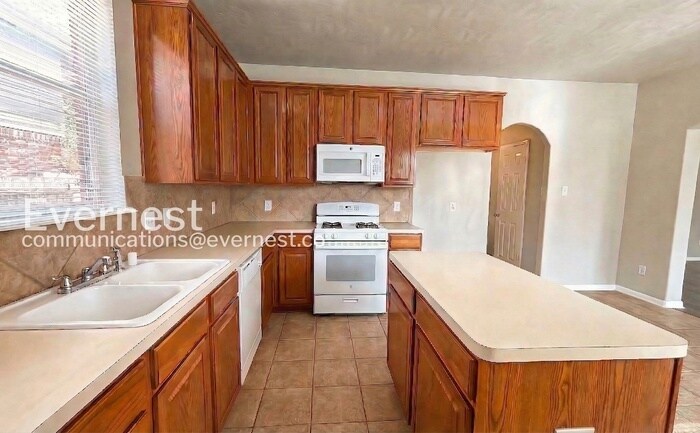 Building Photo - 6411 Sparrows Glen Ln