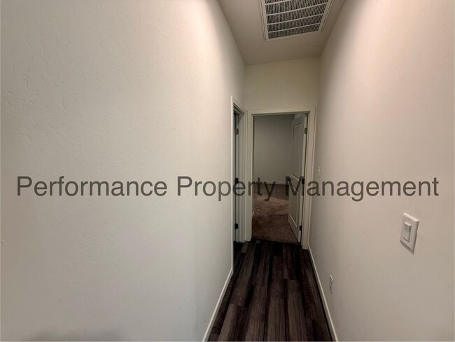 Building Photo - Stunning 4 Bed/3 Bath Belcourt Seven Oaks Home w/ $0 Deposit Option & More