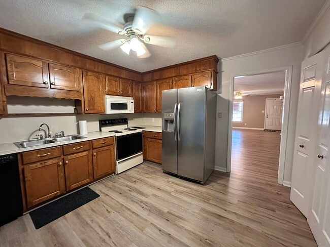 Building Photo - 222 Pointe Cir
