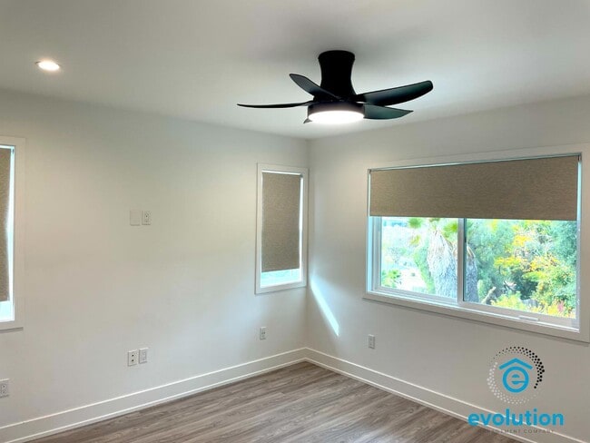 Building Photo - 8673 Golf Dr