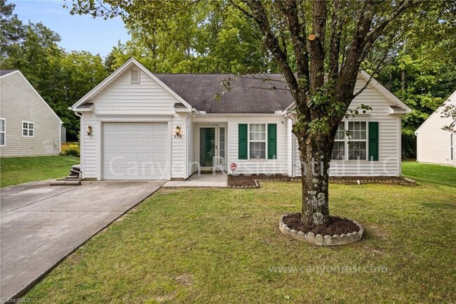 Building Photo - Beautiful 3b Room!Move in ready!