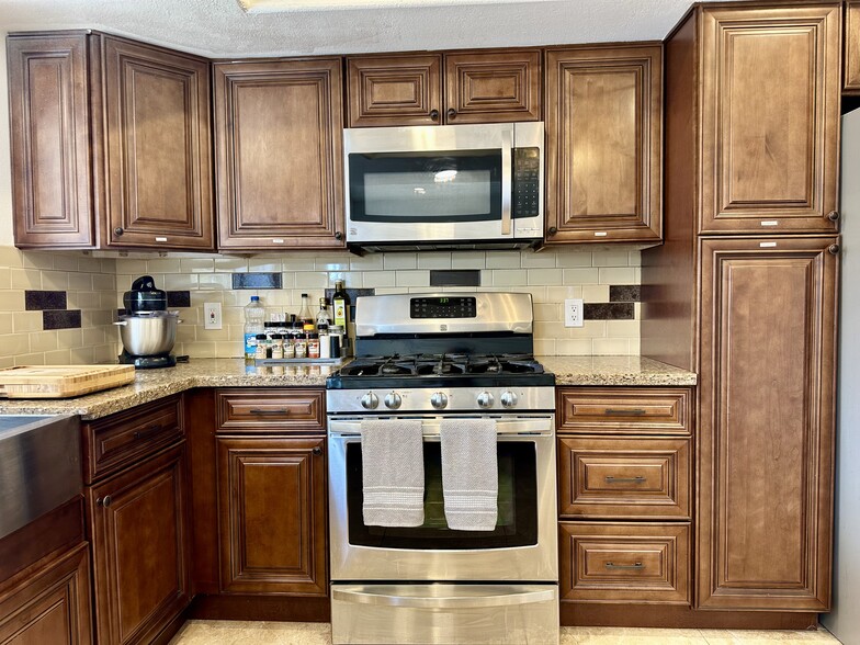 Building Photo - 4329 Murillo St
