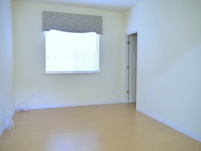 Building Photo - Excellent 2 Story House