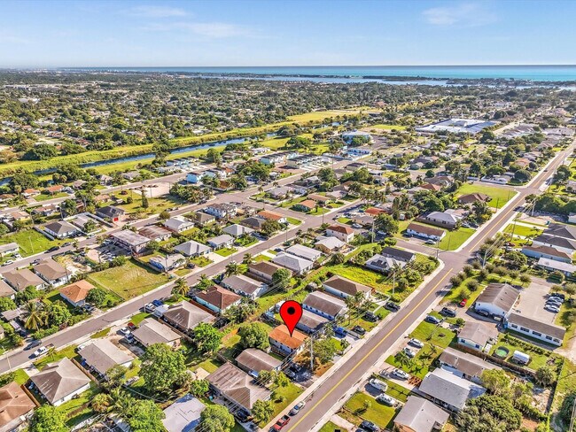 Building Photo - 525 NW 10th Ave