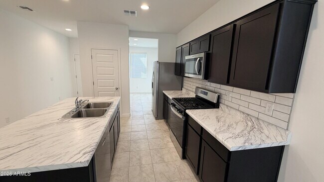 Building Photo - 39990 W Sunland Dr