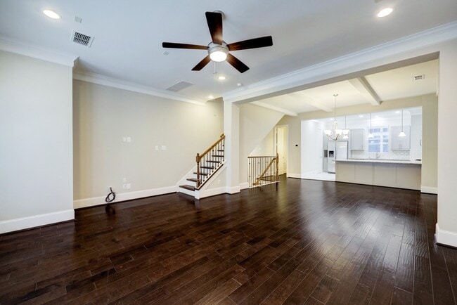 Building Photo - 726 N Shepherd Dr