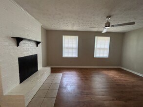 Building Photo - 311/313 Jockey Club Dr