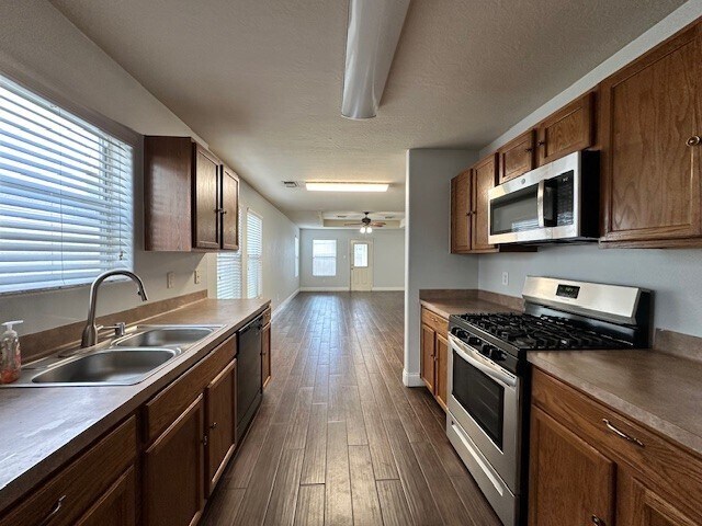 Building Photo - 10403 Hurst Hill Ln