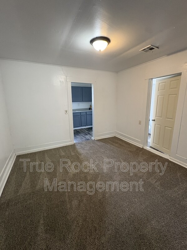 Building Photo - 730 W 8th St