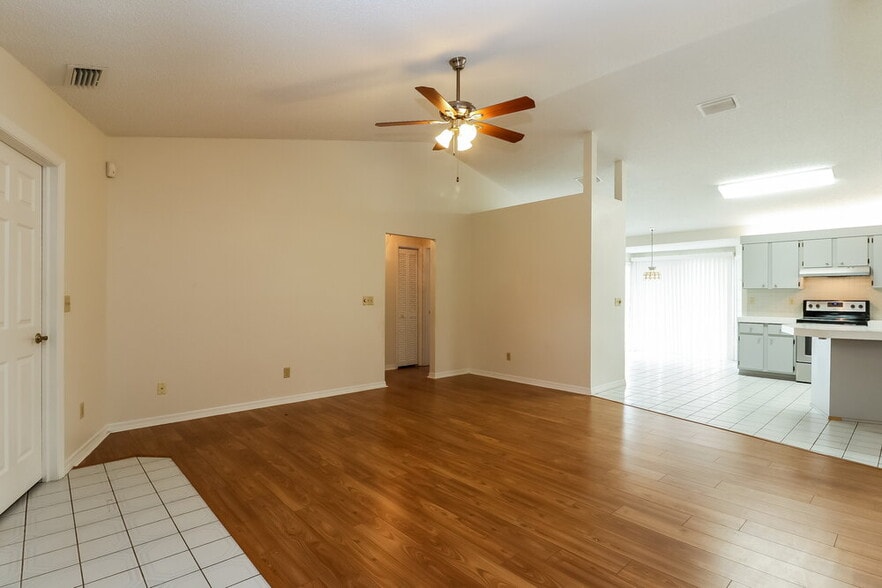 Building Photo - 9132 Hawkins Ct