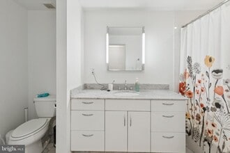 Building Photo - 219 S 18th St