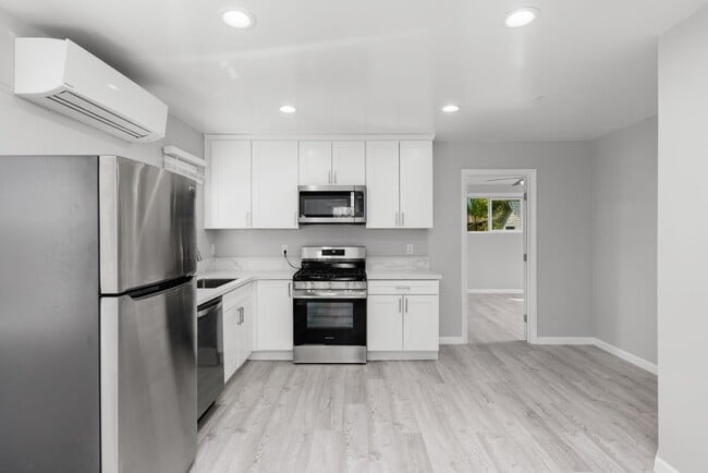 Building Photo - 1041 S Orange St