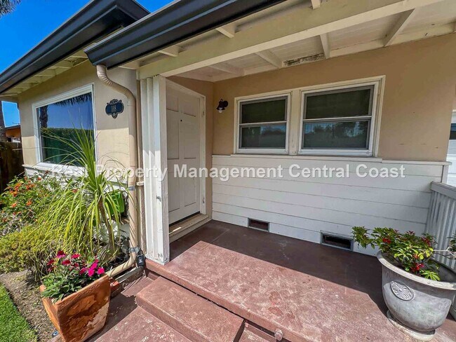 Building Photo - AVAILABLE NOW - Charming Shell Beach Home ...