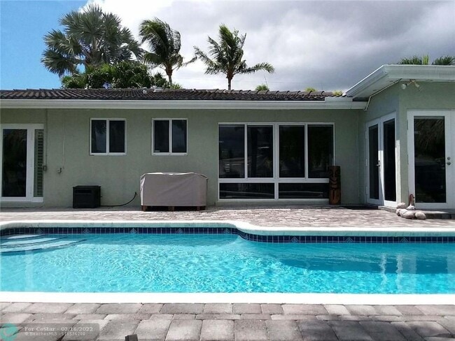 Building Photo - 191 SE 9th Ct