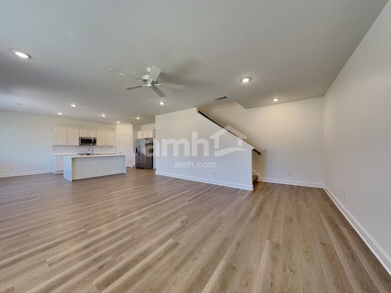 Building Photo - 522 Pointe Dr