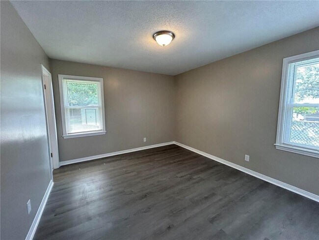 Building Photo - 506 Seville Dr