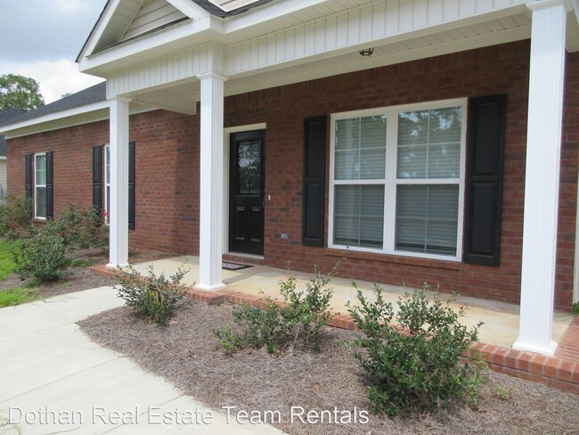 Primary Photo - 3 br, 2 bath House - 220 Blazer Dr.