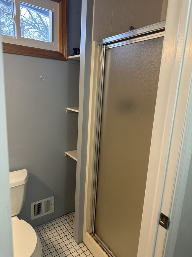 Building Photo - 9 S 160th Ave