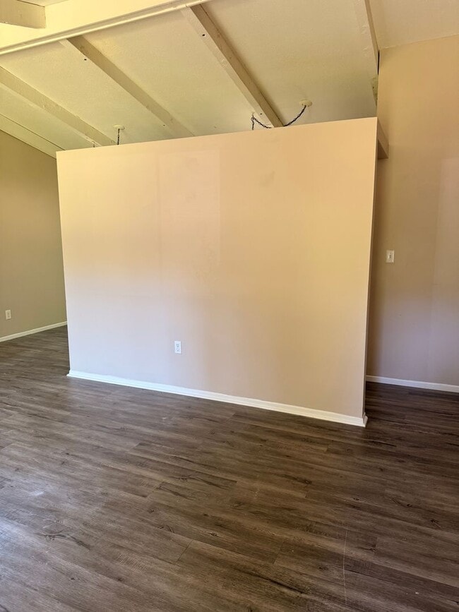 Building Photo - 905 Forest Dale Ln