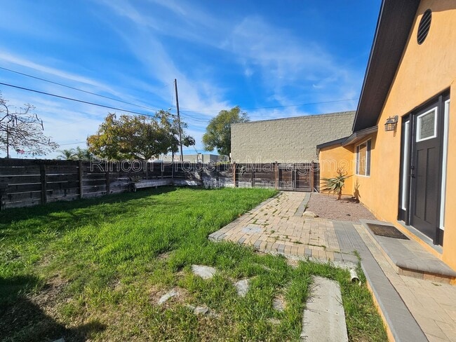 Building Photo - 2810 Sherwin Ave